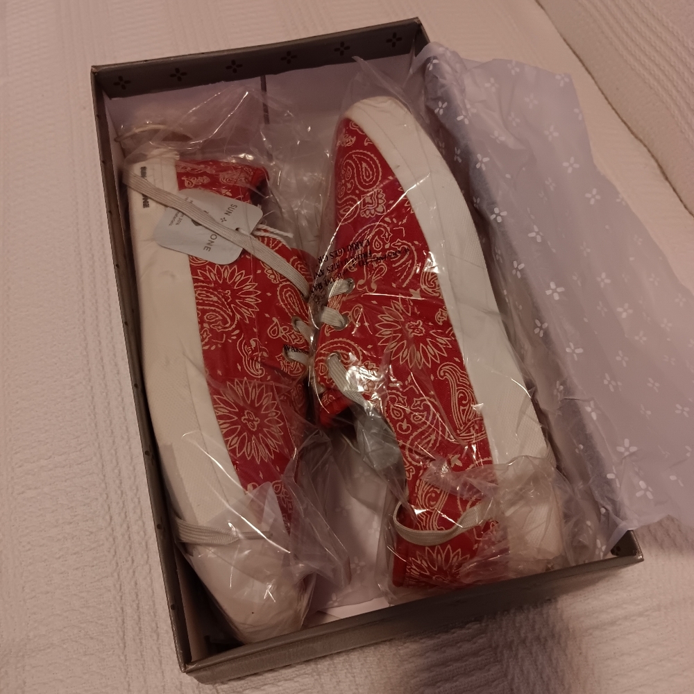 Sneakers